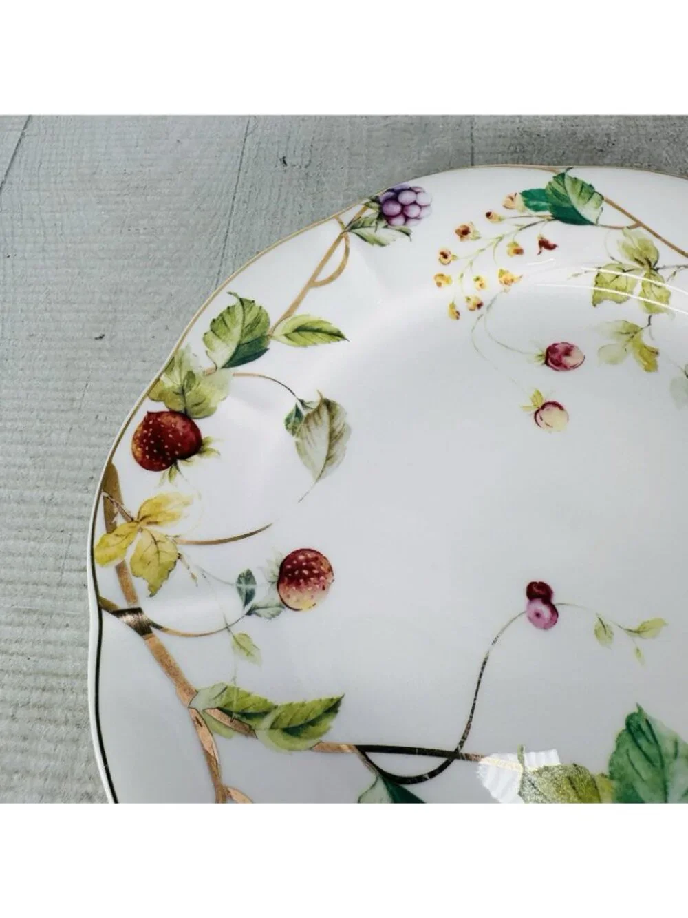 Grace's Teaware SUMMER BERRY Scalloped Gold Trim Porcelain Salad Plates Set 4